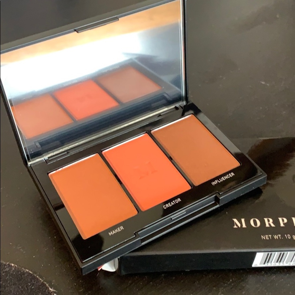 NIB  Morphe Blushing  Babes- pop of peach